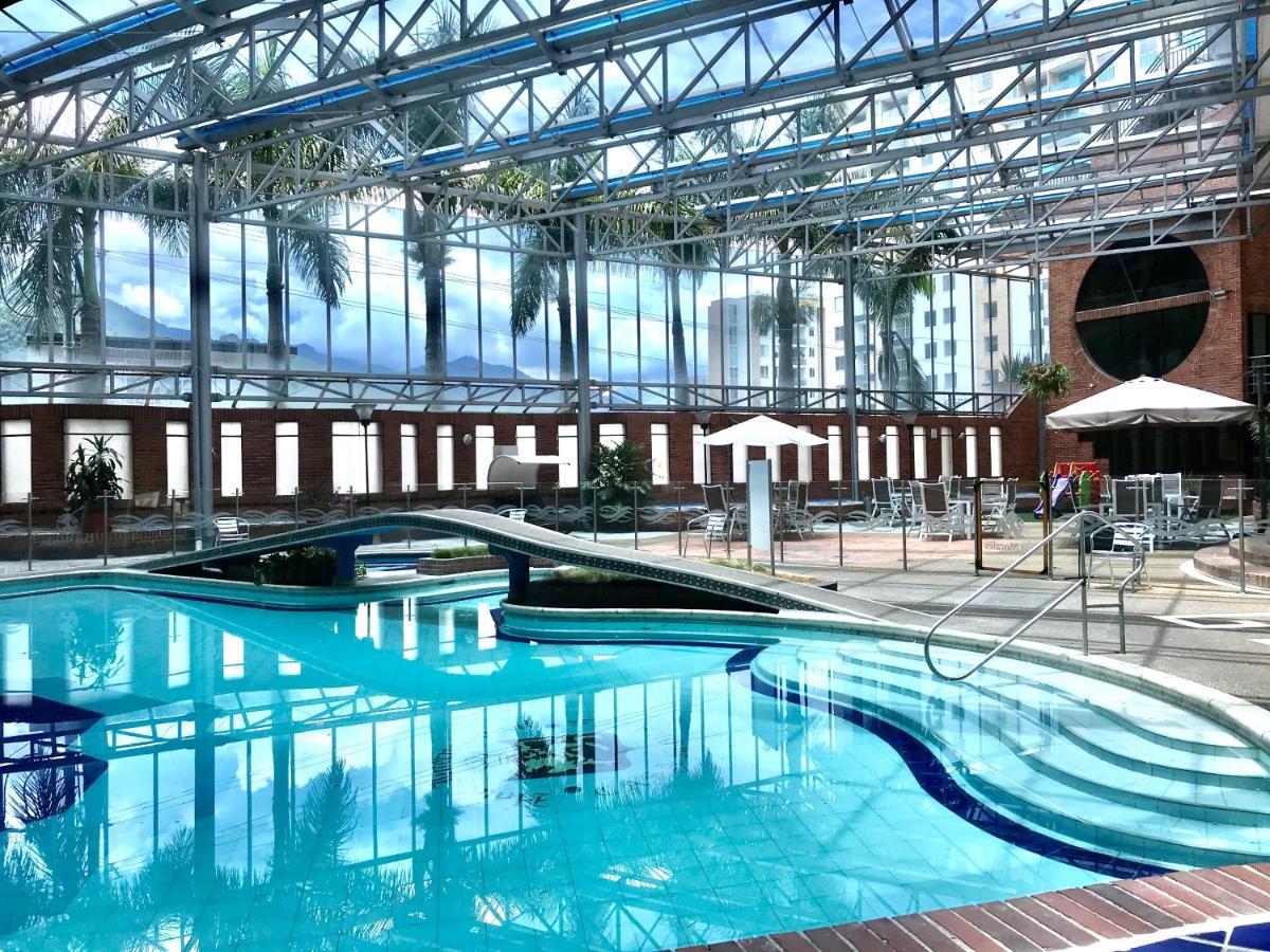 Casa Morales Hotel Internacional Y Centro De Convenciones Ibagué Εξωτερικό φωτογραφία The swimming pool at the hotel