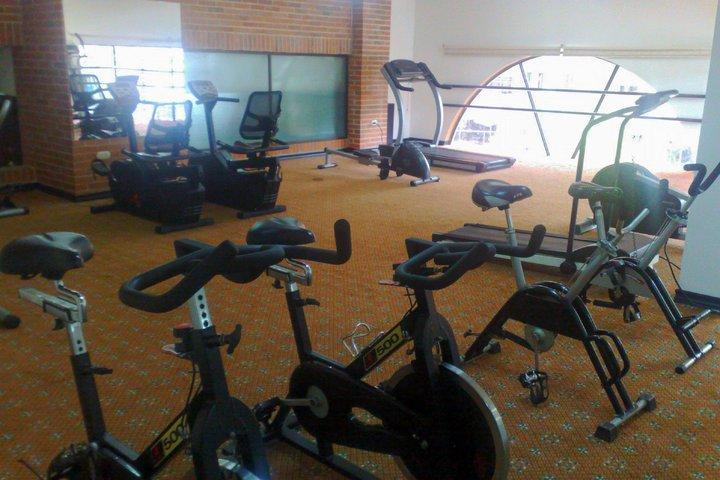 Casa Morales Hotel Internacional Y Centro De Convenciones Ibagué Εξωτερικό φωτογραφία The gym at the hotel