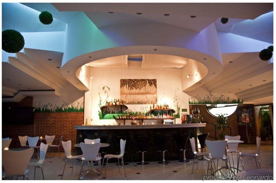 Casa Morales Hotel Internacional Y Centro De Convenciones Ibagué Εξωτερικό φωτογραφία The bar at the 1001 nights lounge