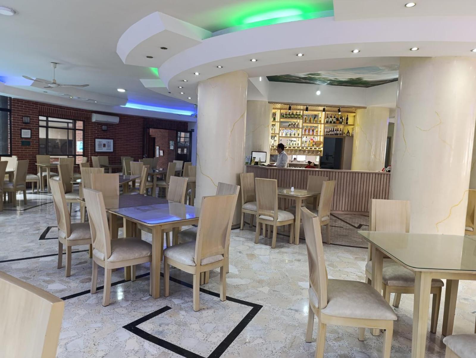Casa Morales Hotel Internacional Y Centro De Convenciones Ibagué Εξωτερικό φωτογραφία The interior of the restaurant