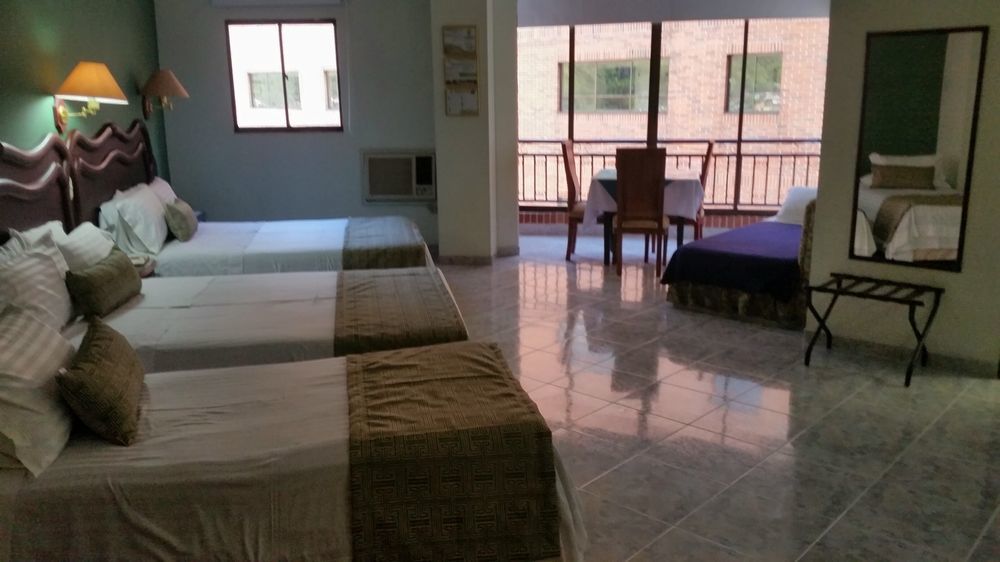 Casa Morales Hotel Internacional Y Centro De Convenciones Ibagué Εξωτερικό φωτογραφία A room at the hotel